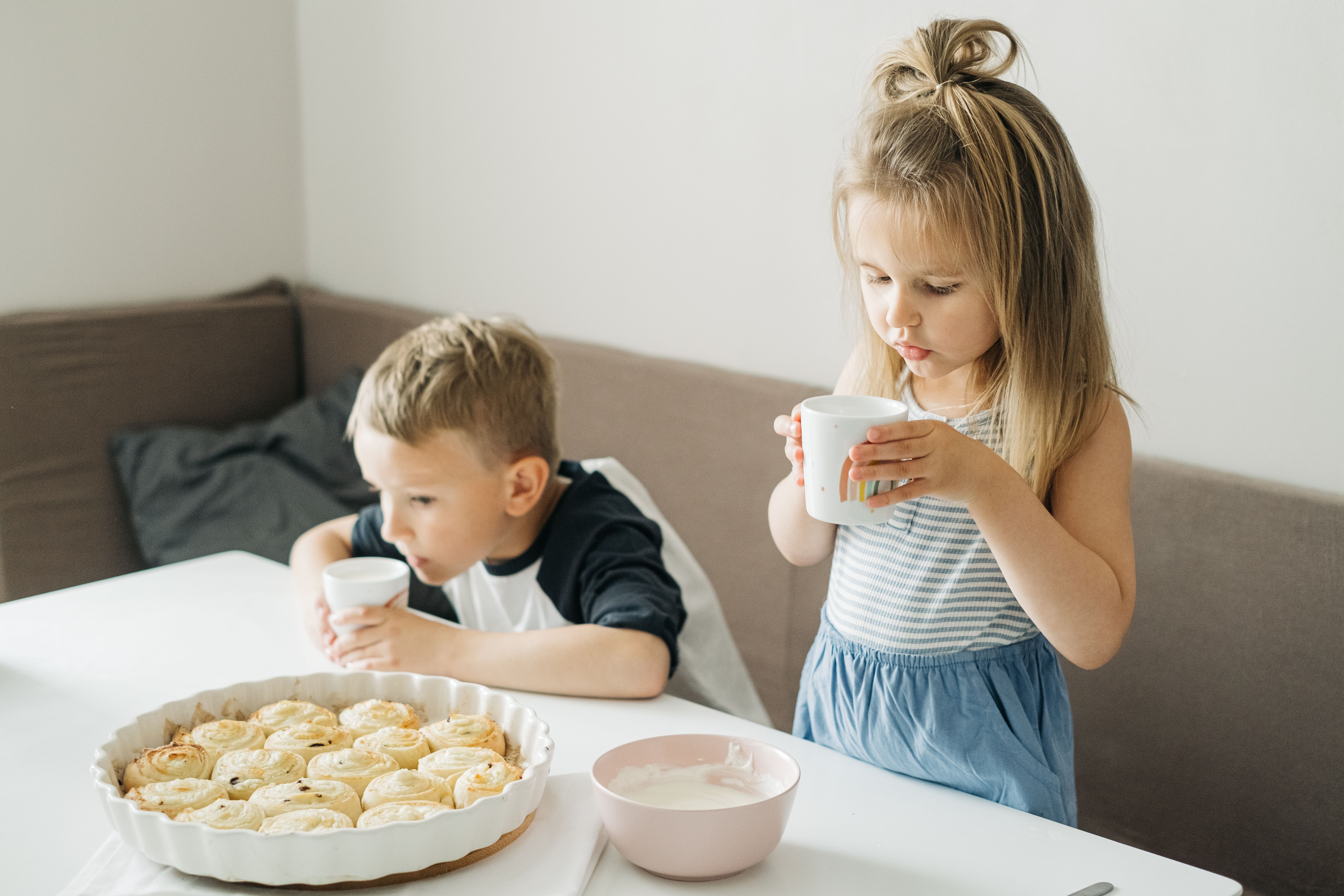 Children eating baked goods at school breakfast club - food hygiene and allergen management are assessed during Ofsted breakfast club inspections